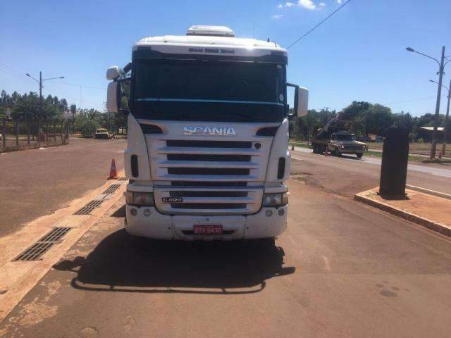 Pol&iacute;cia apreende duas carretas com coca&iacute;na escondida em carga de milho