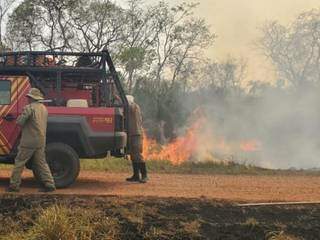 Combate aos incêndios na região do Pantanl, ontem (Foto/Divulgação)