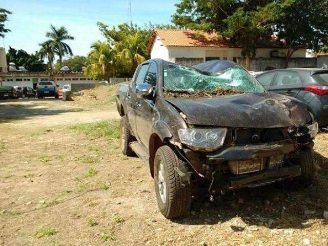 Camionete de ex-vereador &eacute; levada para p&aacute;tio da Pol&iacute;cia Civil de Corumb&aacute; 