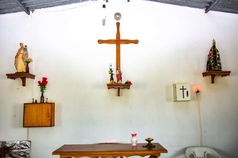 Igreja fica a 60 km de Ribas do Rio Pardo. (Foto: Kisie Ainoã)