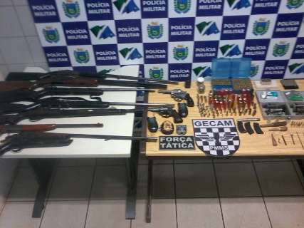  Polícia prende dois homens com arsenal de arma de fogo no Lageado 