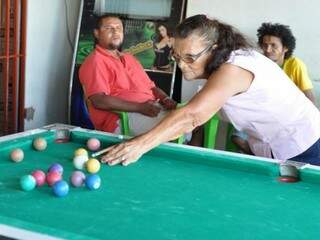 A ideia hoje é de montar um grupo de mulheres sinuqueiras, mas sem delimitar idade, apenas para valorizar as mulheres no esporte. (Foto: Marcelo Calazans)