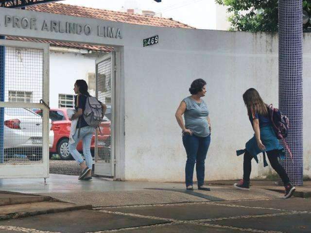 Professores municipais se re&uacute;nem para decidir greve em Campo Grande 