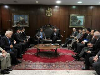 Governador e a classe política e empresarial se reuniram com Sarney nesta manhã (Foto: Divulgação) 