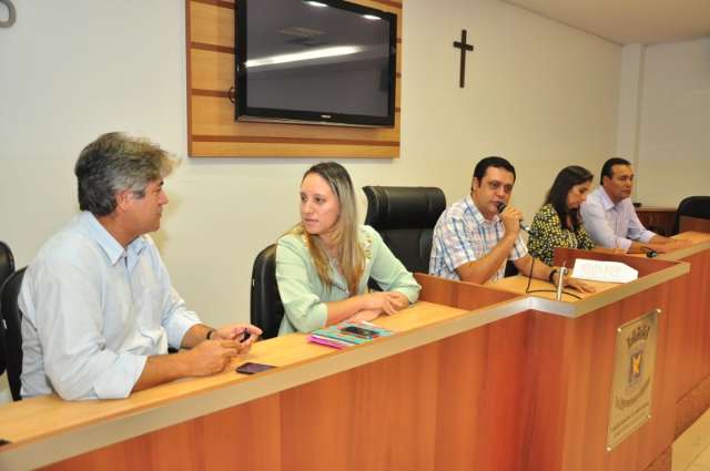 Situa&ccedil;&atilde;o de diretoras exoneradas segue indefinida ap&oacute;s reuni&atilde;o