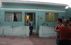  Professor &eacute; degolado em Corumb&aacute;; carro &eacute; roubado 