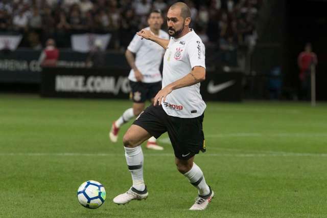 Com empate, Corinthians v&ecirc; rebaixamento mais longe, mas Chape fica em risco