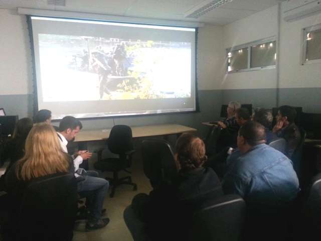 Visita de Temer tem atraso e jornalistas confinados em sala do ex&eacute;rcito