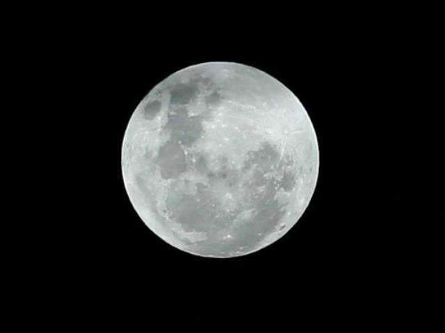  A noite em que todos olharam a lua, mesmo que seja nas redes sociais