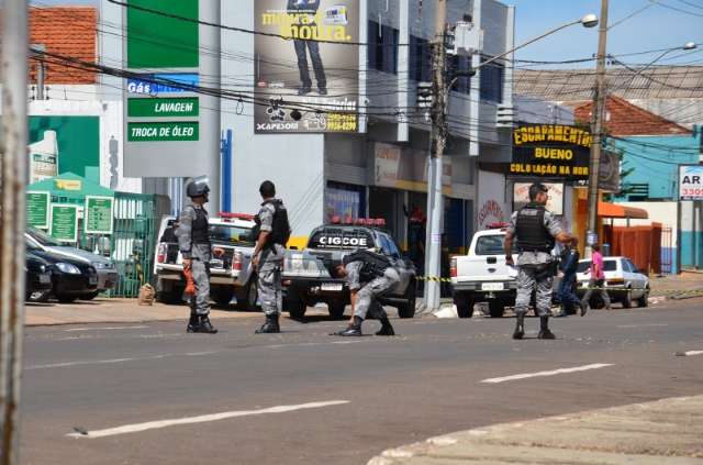 Pol&iacute;cia explode objeto encontrado embaixo de carro dentro de posto