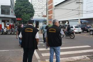 Fiscais da Semadur no cruzamento da rua 14 de Julho com a Barão do Rio Branco. 