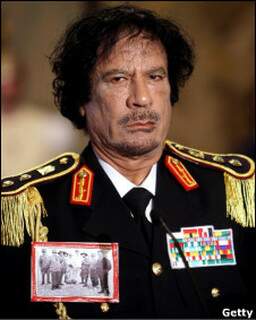 Muamar Khadafi está no poder a 4 décadas.