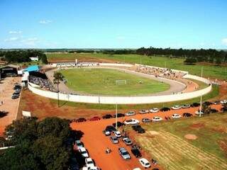 Imagem aérea do estádio Andradão, em Nova Andradina, que recebe abertura da Série B (Foto: Divulgação)