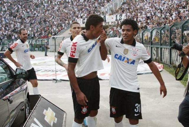 Corinthians vence Santos por 2 a 1 na primeira decis&atilde;o do Campeonato Paulista