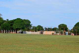 O primeiro campo de futebol, onde ocorria os campeonatos ganhou gramado  (Foto: Alana Portela)