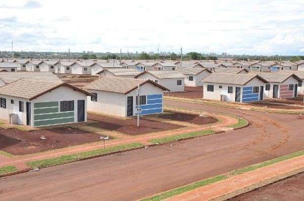 Prefeitura de Dourados ir&aacute; concluir processo para entrega de 1.172 casas