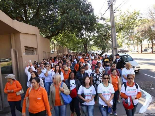 Com contas bloqueadas, prefeitura vai deixar 1 mil servidores sem o 13&ordm;