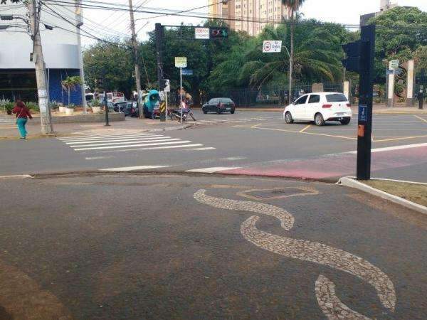 Tradicional ponto de campanha amanhece vazio nesta ter&ccedil;a-feira
