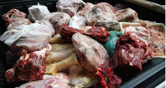 Decon apreende carne, queijos e biscoitos sem inspe&ccedil;&atilde;o no interior