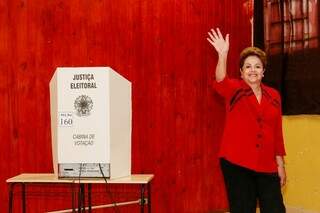 A petista Dilma Roussef votou na manhã de hoje em Porto Alegre (Foto: Divulgação/Ichiro Guerra) 