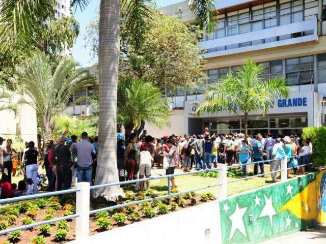 Ap&oacute;s protesto, Marquinhos promete reuni&atilde;o com MPE sobre moradias