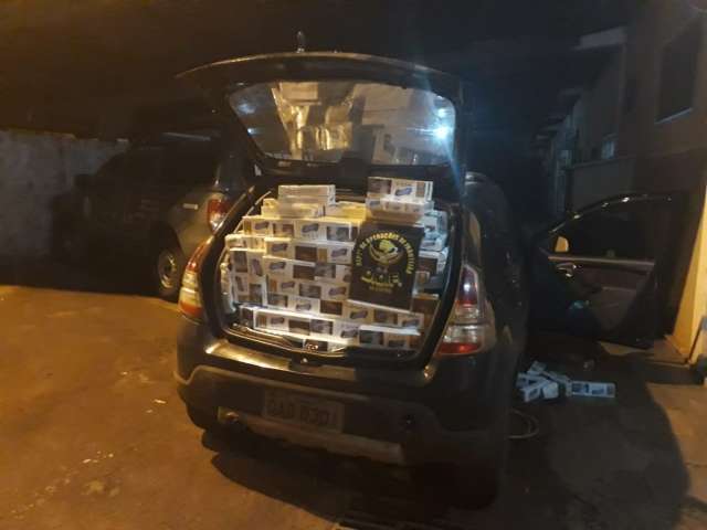 Adolescente de 17 anos &eacute; apreendido com 1,5 mil pacotes de cigarros em Sandero  