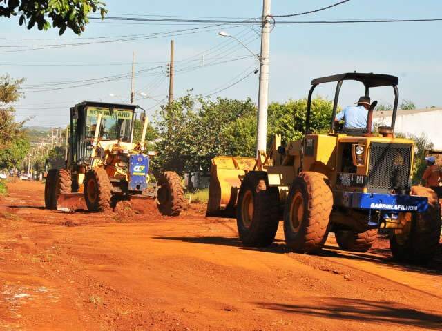  Prefeitura de Dourados come&ccedil;a obras de pavimenta&ccedil;&atilde;o da rua Frei Antonio