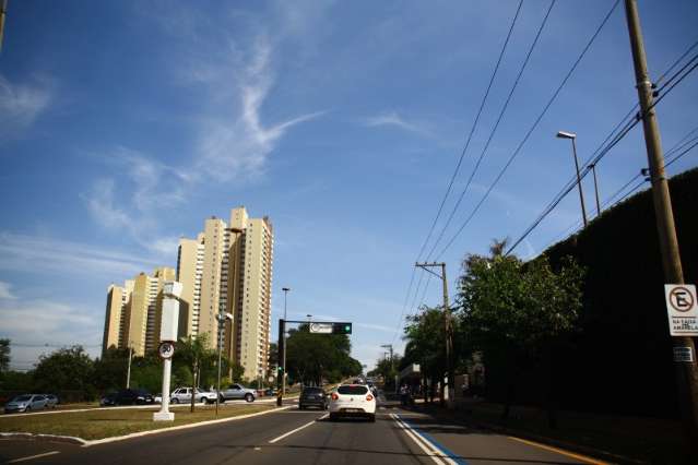 Quinta-feira amanhece com c&eacute;u claro e umidade abaixo de 40%