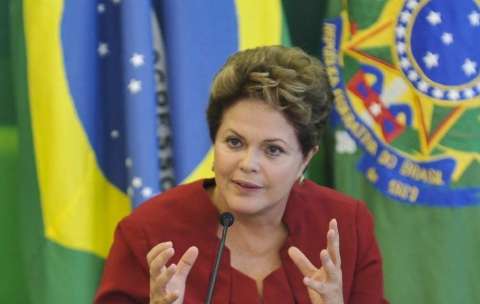 Dilma diz que denúncias feitas por Delcídio são levianas e mentirosas