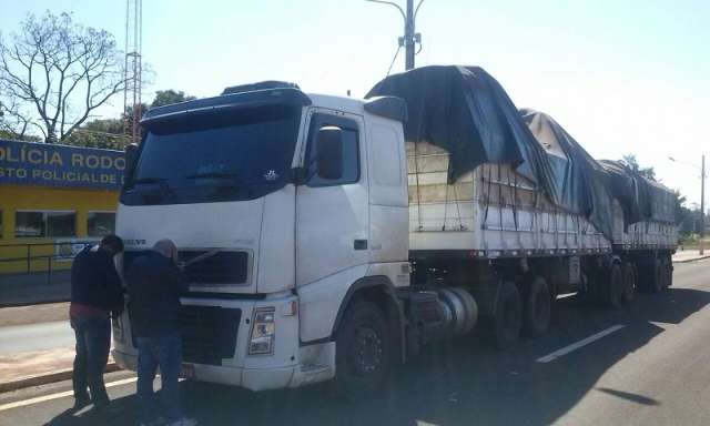 PRF apreende carreta com maconha em carga de amido de milho