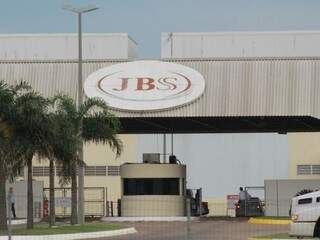 Fachada da JBS na unidade da Duque de Caxias, em Campo Grande (Foto: Marcos Ermínio)
