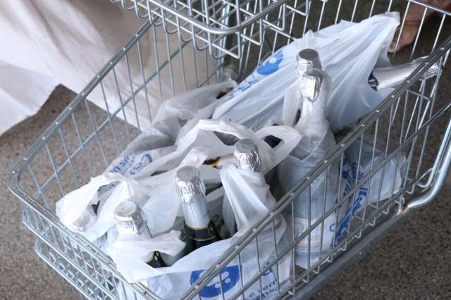 Nos mercados, campo-grandense faz fila para garantir churrasco e bebidas