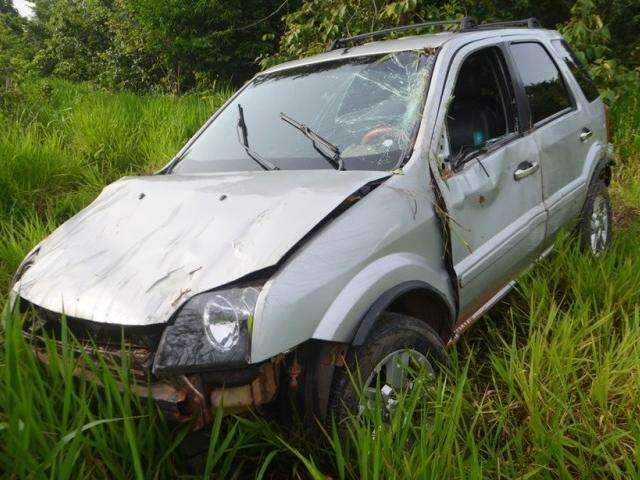 Embriagado e sem CNH jovem &eacute; detido depois de capotar carro em estrada 