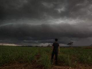 Em busca do clique certo, Maycon Zanata foi parar no meio da tempestade em Juti (Foto: Maycon Zanata)