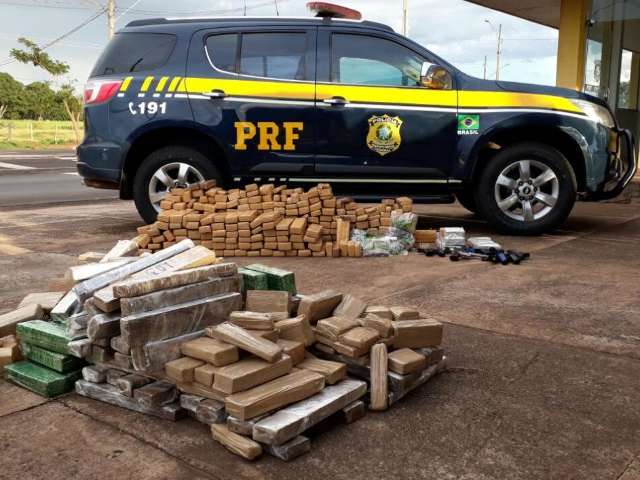 Trio &eacute; preso levando droga, pistolas e mais de 2 mil muni&ccedil;&otilde;es para o RJ  