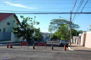 Acesso à Afonson Pena pela rua Goiás está interditado. (foto: Pedro Peralta).