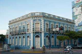 Deteriorado, prédio de antiga prefeitura guarda imponência. (Foto: Rodrigo Pazinato/Arquivo)