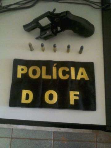 DOF flagra motorista e passageiro com arma em Laguna Caarap&atilde;
