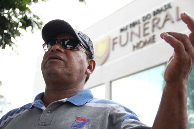 Piloto completou 30 anos de voo em 2014; fam&iacute;lia acredita em mal s&uacute;bito