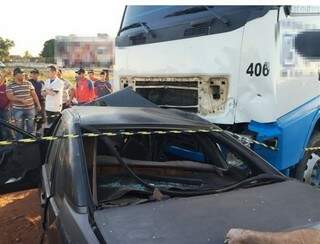 Carro da vítima foi arrastado por cerca de 30 metros (Foto: TL Notícias)