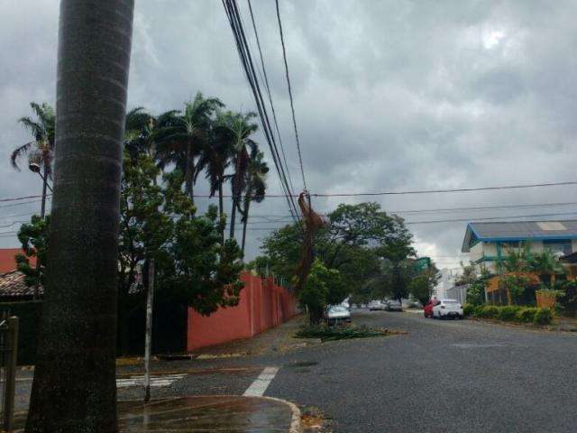 Com queda de energia, concession&aacute;ria quadruplica equipes nas ruas da Capital