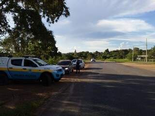 Policiais militares rodoviários em fiscalização na rodovia (Foto: Divulgação)
