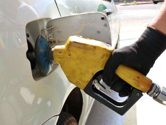 Gasolina acumula alta de 1,7% e chega a R$ 4,76 em postos de MS