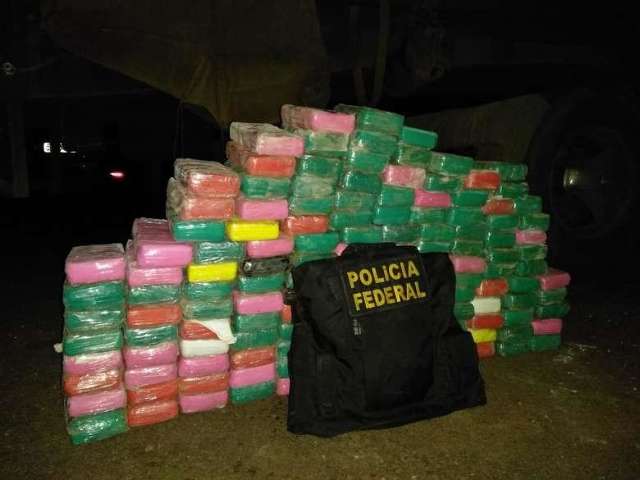 Motorista &eacute; preso pela Policia Federal com 158 quilos de coca&iacute;na 