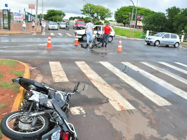  Dois acidentes a poucos metros na Norte-Sul tumultuaram a avenida