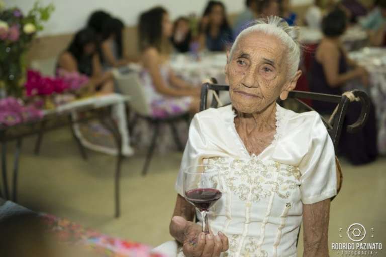 O suco de uva, representou o vinho na cerimônia.
(Foto: Rodrigo Pazinato)