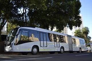 Ônibus foi apresentado na manhã desta quarta-feira (30) para empresários. (Foto: Pedro Peralta)