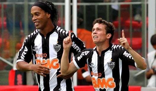 Atl&eacute;tico-MG vence Cruzeiro por 3 a 2 e garante vice-campeonato