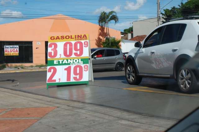 Queda nas vendas e &quot;guerra pelo cliente&quot; derruba pre&ccedil;o da gasolina