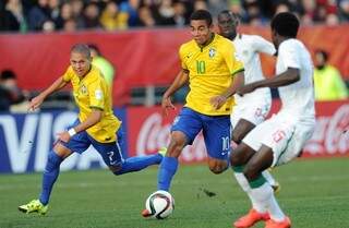 Gabriel Jesus, do Palmeiras, comandou o ataque do Brasil na goleada diante do Senegal (Foto: AP)